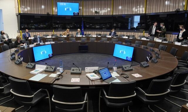 “Μίνι” Ολομέλεια του Ευρωκοινοβουλίου: “Πυρά” από ομιλητές κατά της κυβέρνησης και του Κ. Μητσοτάκη