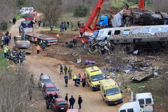 Σύγκρουση τρένων στα Τέμπη: Πώς συνδέεται η τραγωδία με την ηλεκτροκίνηση που κόπηκε νωρίτερα