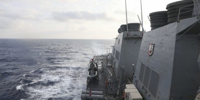 Κίνα – ΗΠΑ: Συνεχίζεται η διαμάχη για το αντιτορπιλικό στη Νότια Σινική Θάλασσα