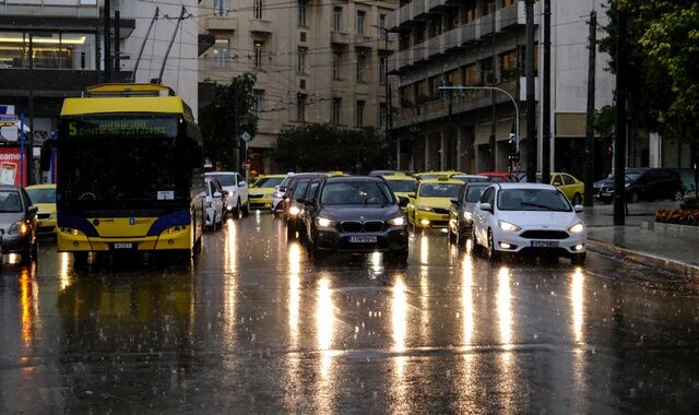 Καιρός Αθήνα: Τοπικές βροχές μετά το μεσημέρι