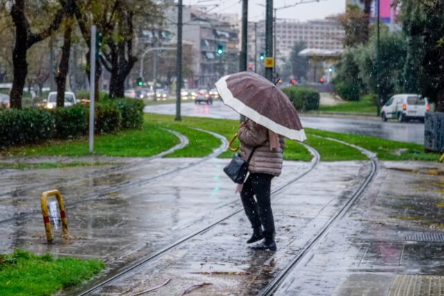 Καιρός Αθήνα: Ασθενείς βροχές στα ανατολικά και βόρεια