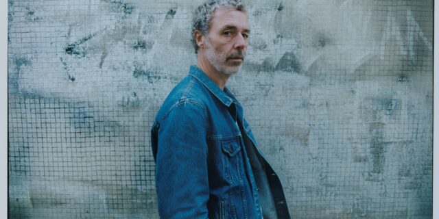 Ο σαρδόνιος Baxter Dury με το “I’m Not Your Dog”, έρχεται στο Release Athens  