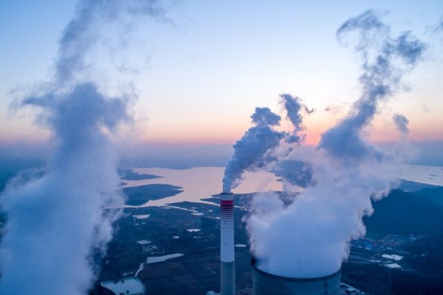 Green Tank: Πτωτική η πορεία των εκπομπών CO2 στην ηλεκτροπαραγωγή λόγω ΑΠΕ