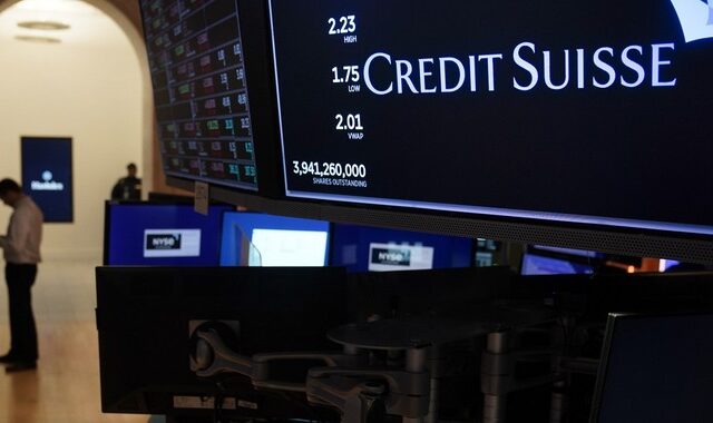 Credit Suisse: Απώλειες 75 δισ. δολαρίων το πρώτο τρίμηνο υπό την απειλή κατάρρευσης