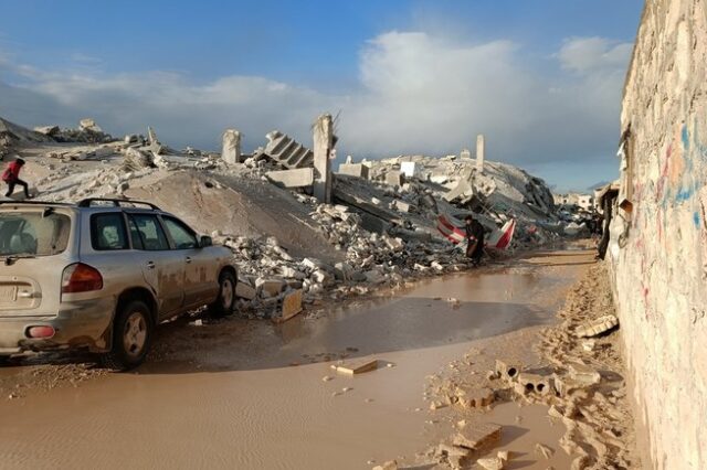 Σεισμός στη Συρία: “Πετούσαν τα παιδιά τους κάτω για να τα πιάσουμε”