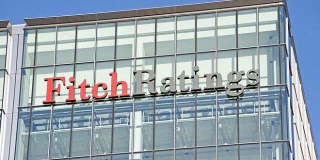 Ο Fitch υποβαθμίζει το αξιόχρεο της Γαλλίας