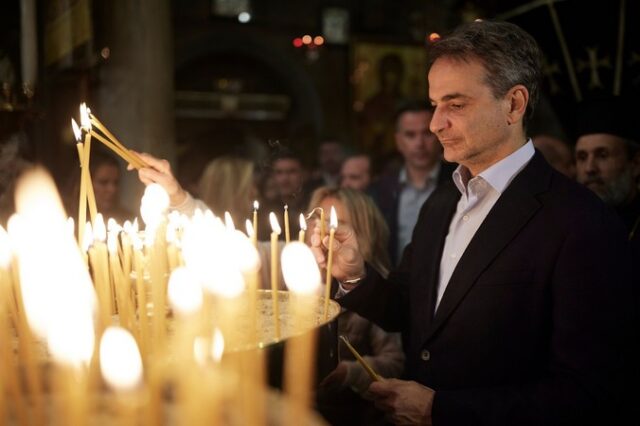 Στην Τήνο με τη σύζυγό του ο Πρωθυπουργός