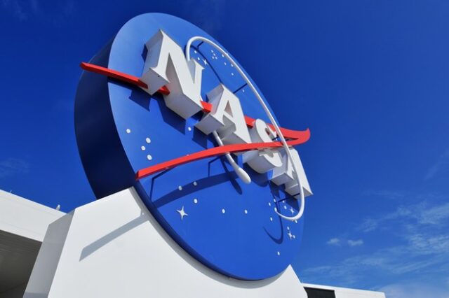 “Διπλό ταμπλό” της NASA: Καταδικάζει τον πόλεμο, αλλά ελπίζει να συνεχιστεί η συνεργασία της με τη Ρωσία