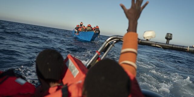 Ισπανία: Πέθανε έγκυος μετανάστρια πάνω σε λαστιχένια λέμβο