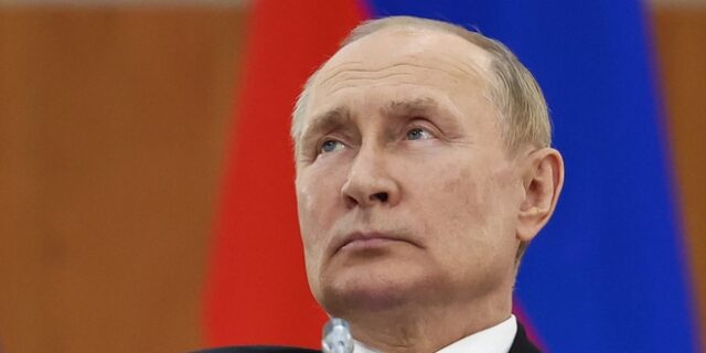 Πούτιν: “Περνάει” νόμο που επιτρέπει φυλάκιση για παραβίαση του στρατιωτικού νόμου