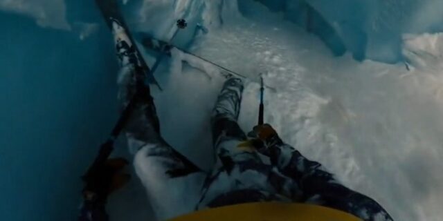 Βίντεο: Σκιέρ κατέγραψε την πτώση του σε χαράδρα πολλών μέτρων στις Άλπεις