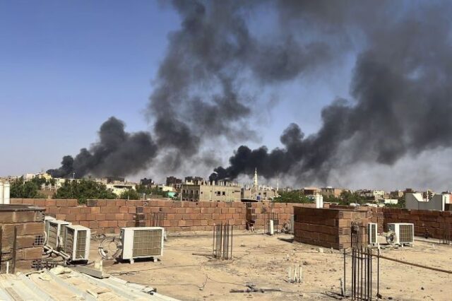Σουδάν: Επιχειρήσεις απομάκρυνσης ξένων πολιτών – Χτυπήθηκε γαλλικό κονβόι