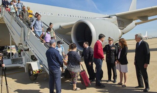 Σουδάν: Απογειώθηκε C-130 με 20 Έλληνες – Στους 125 οι απεγκλωβισθέντες