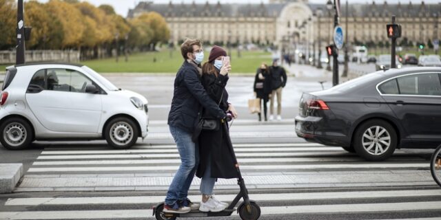 Το Παρίσι έκανε δημοψήφισμα για τα ηλεκτρικά πατίνια και αποφάσισε απαγόρευση
