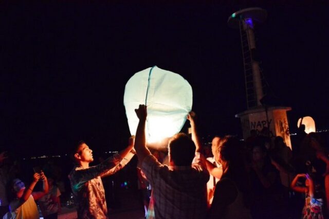 Λεωνίδιο Αρκαδίας: Το εντυπωσιακό έθιμο με την ανύψωση των αερόστατων το Μεγάλο Σάββατο