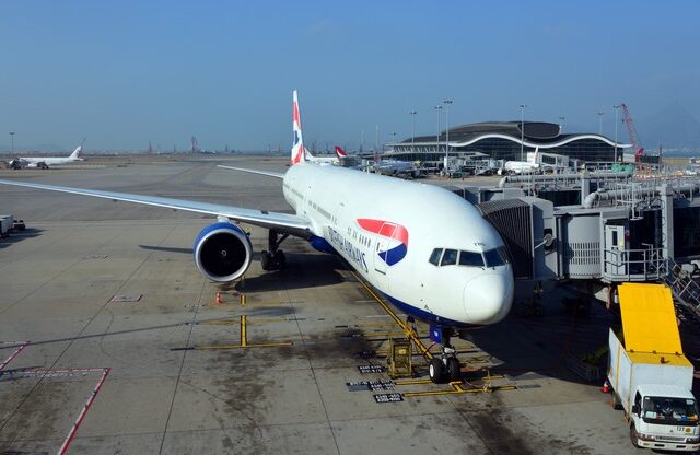 Βρετανία: Η British Airways ακύρωσε πάνω από 100 πτήσεις λόγω “τεχνικού προβλήματος”