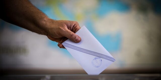 Εκλογές 2023: Οι Έλληνες στις κάλπες