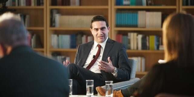 Κατρίνης: “Υπομονή, θα το μάθετε αύριο” δήλωσε για το αν θα παραδώσει τη διερευνητική εντολή ο Ανδρουλάκης