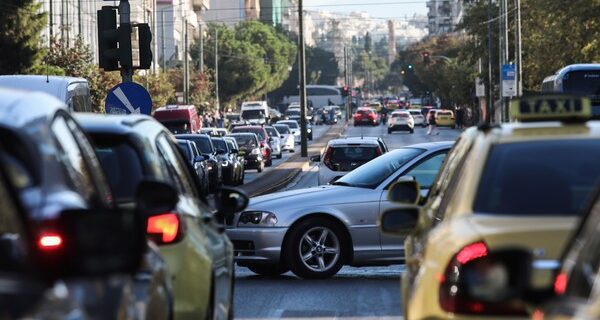 Κίνηση στους δρόμους: Μεγάλα προβλήματα σε κέντρο Αθήνας, Κηφισό και λεωφόρο Ποσειδώνος