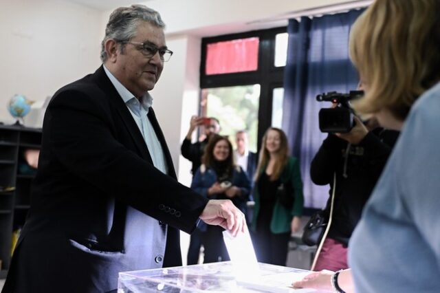 Ψήφισε στη Λαμία ο Δημήτρης Κουτσούμπας – “Ο λαός να δυναμώσει το ΚΚΕ”