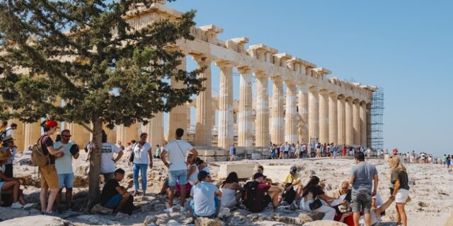 Τα ακριβότερα πακέτα πουλά η Ελλάδα στους Γερμανούς τουρίστες σε σχέση με τον ανταγωνισμό