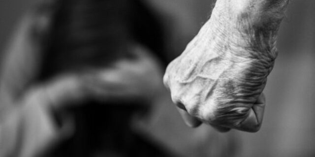 Μενίδι: Άγριος ξυλοδαρμός 42χρονης – Μεταφέρθηκε στο ΚΑΤ