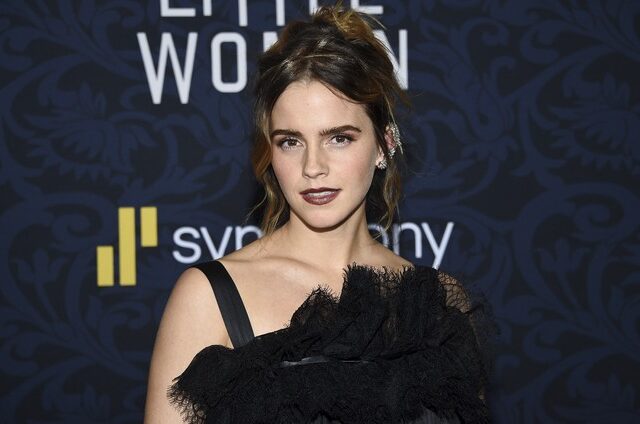 Emma Watson: Το φόρεμά της “αψηφά” τους νόμους της φυσικής – “Κρέμεται από τα αυτιά σου;”