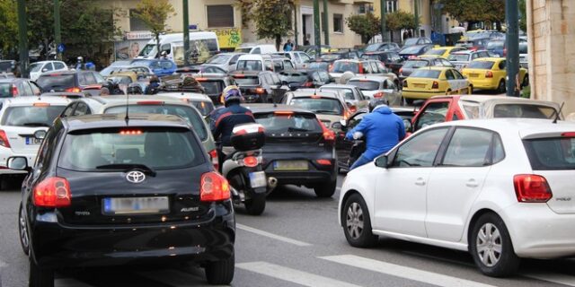 Κίνηση στους δρόμους: Στο “κόκκινο” ο Κηφισός, χάος στο κέντρο της Αθήνας – LIVE ΧΑΡΤΗΣ