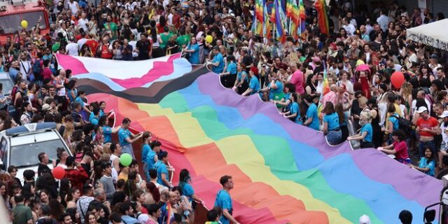 Athens Pride 2023: Μαζική συμμετοχή στην Πορεία Υπερηφάνειας – Χρώματα, μουσικές και εντυπωσιακές εικόνες