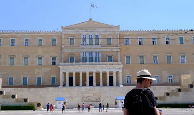 Καιρός Αθήνα: Στους 33 βαθμούς “σκαρφαλώνει” ο υδράργυρος