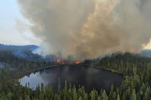 Καναδάς: Συνεχίζουν να καίνε τα δάση εκατοντάδες φωτιές – 1.200 πυροσβέστες στα μέτωπα