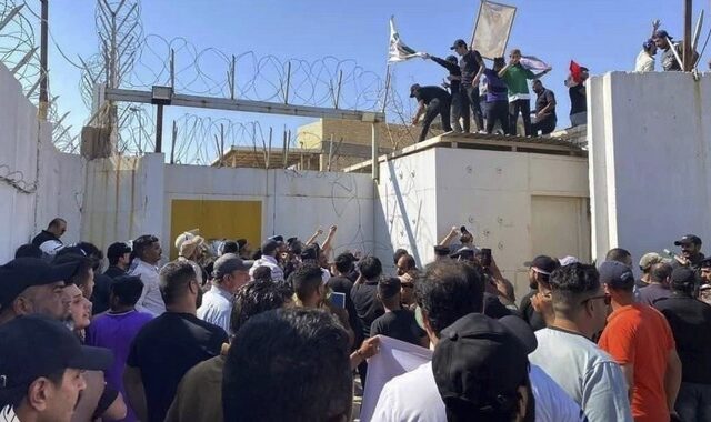 Ιράκ: Διαδηλωτές εισέβαλαν στην πρεσβεία της Σουηδίας μετά το κάψιμο του Κορανιού