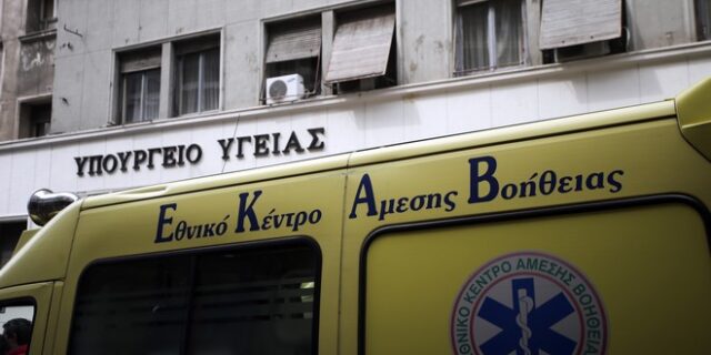 Μεικτά πληρώματα στο ΕΚΑΒ: Αποσπούν κόσμο από Στρατό, Δήμους και Πυροσβεστική, χωρίς εκπαίδευση