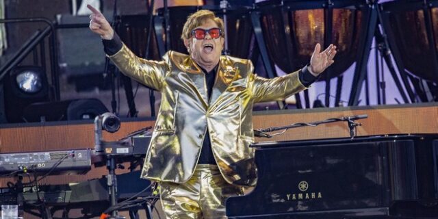 Elton John: Συγκίνηση στο Γκλάστονμπερι – Η τελευταία συναυλία του στο Ηνωμένο Βασιλείο