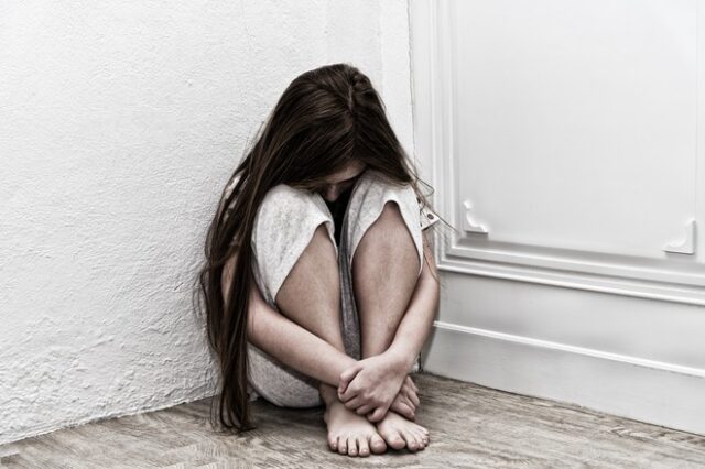 Θεσσαλονίκη: Στη φυλακή 55χρονος που κακοποιούσε σεξουαλικά επί 5 χρόνια την ανήλικη κόρη φίλων του