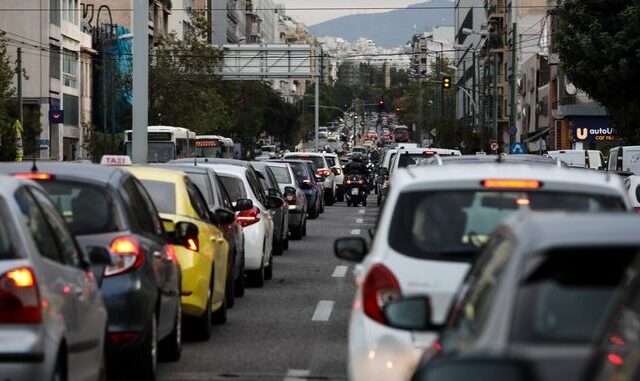 Κίνηση στους δρόμους: Μποτιλιάρισμα στη Λ. Ποσειδώνος, πού υπάρχουν προβλήματα – LIVE ΧΑΡΤΗΣ