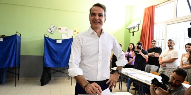 Ο Κυριάκος Μητσοτάκης ψήφισε στην Κηφισιά – “Να αποκτήσει ο τόπος σταθερή κυβέρνηση με ορίζοντα 4ετίας”