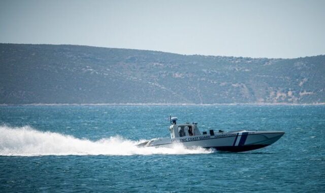 Ρόδος: Καταδίωξη ταχύπλοου που μετέφερε 14 μετανάστες – Συνελήφθη ο χειριστής του σκάφους