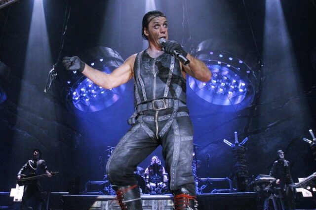 Till Lindemann: Ο τραγουδιστής των “Rammstein” κατηγορείται για σεξουαλικές επιθέσεις