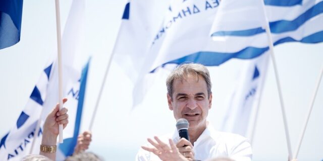 Η μάχη του Μητσοτάκη στο Βορρά για την “δεξιά του Κυρίου” 