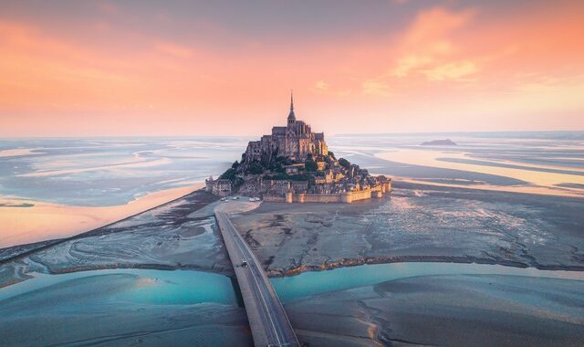 Mont-Saint-Michel: 1.000 χρόνια από την ανέγερση του διάσημου αξιοθέατου της Γαλλίας