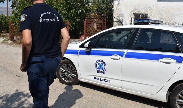 Κρήτη: Χτυπούσε τη σύντροφό του μέσα στο αυτοκίνητο – Τον είδαν οι αστυνομικοί και τον συνέλαβαν