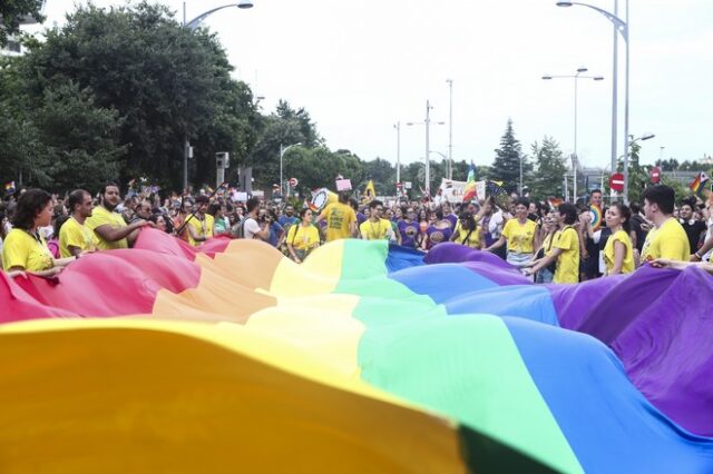 Thessaloniki Pride 2023: Μαζική συμμετοχή στην πολύχρωμη Πορεία Υπερηφάνειας – “Ανήκω σε εμένα”