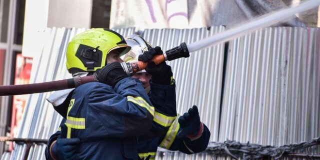 Φωτιά σε ισόγειο διαμέρισμα στον Κολωνό