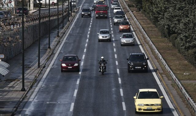 Τροχαίο με παράσυρση ηλικιωμένης στη λεωφόρο Βουλιαγμένης