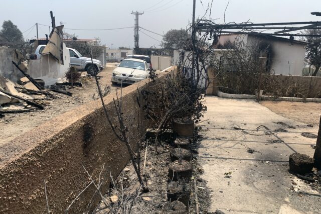 Φωτιά στη Ρόδο: Αίρεται ο κίνδυνος για οκτώ οικισμούς