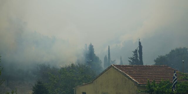 Φωτιά στην Κέρκυρα: Νέες εκκενώσεις οικισμών – Μήνυμα 112 στους κατοίκους