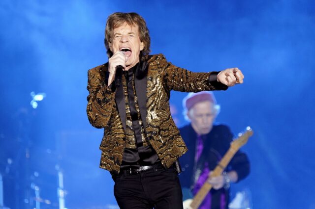 Ο Mick Jagger έκλεισε τα 80 και το Internet υποκλίνεται στο “κακό παιδί” της ροκ