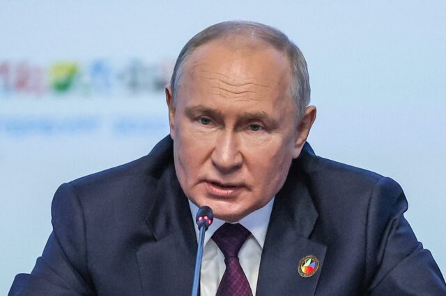 Πούτιν: Να αναβιώσουν οι ειρηνευτικές συνομιλίες για την Ουκρανία