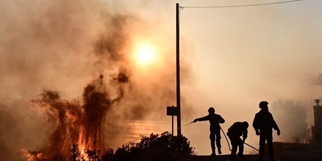 Φωτιά στη Βοιωτία: Μάχη να μην περάσουν οι φλόγες στην Πάρνηθα – Οριοθετήθηκε το μέτωπο στο Καπαρέλλι